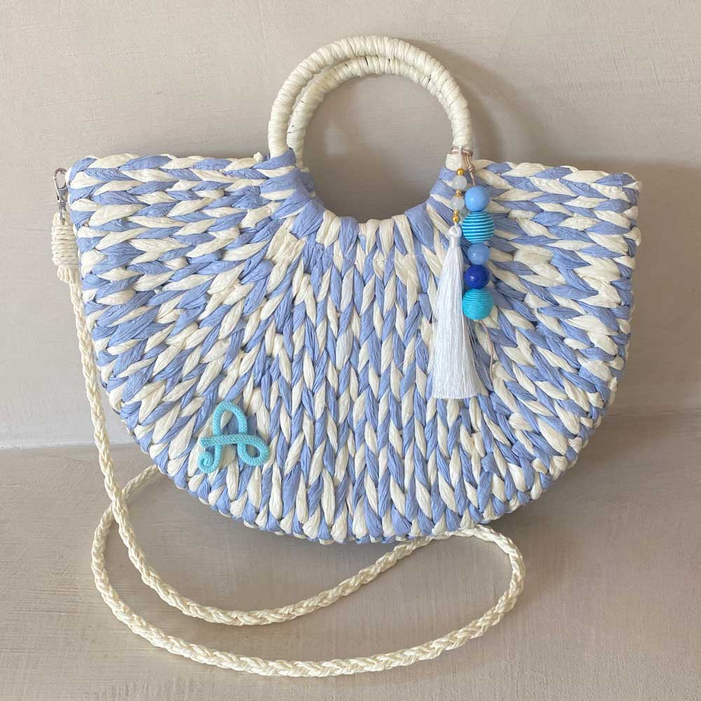Borsa bianca e azzurra in paglia personalizzabile
