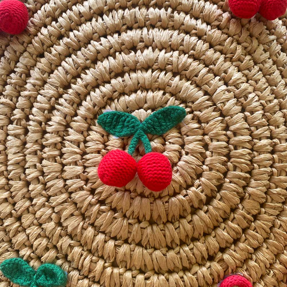 Borsa rotonda in paglia con ciliegie e scritta personalizzata