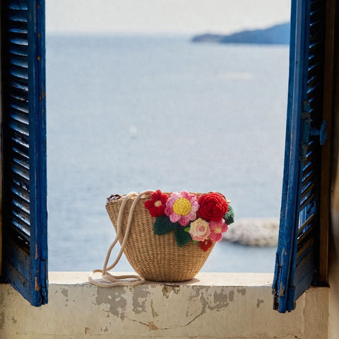 Borsetta in paglia Blooma con fiori all'uncinetto