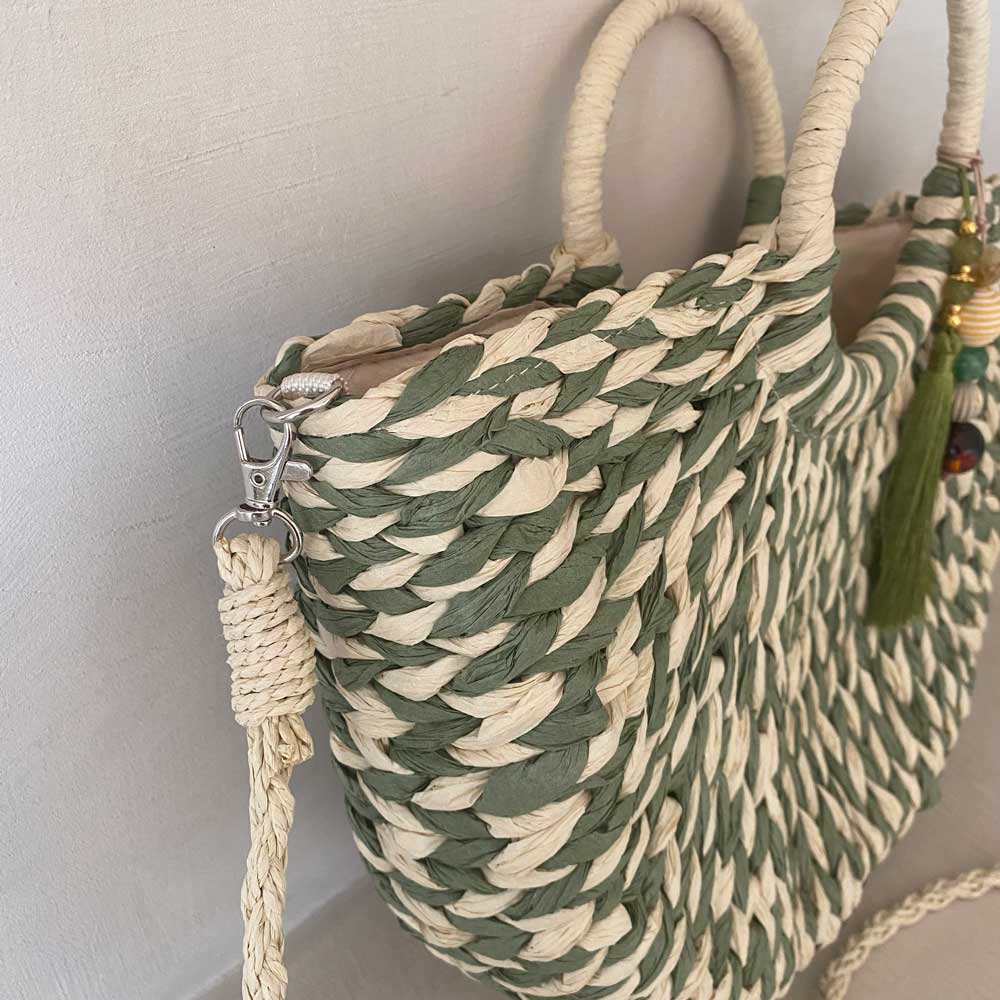 Borsa bianca e verde in paglia personalizzabile