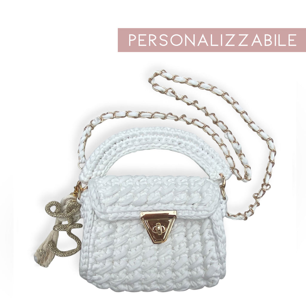 Borsa personalizzata con ciondolo iniziale in fettuccia bianca