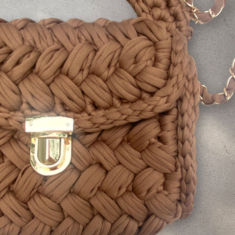 Borsa all'uncinetto marrone cioccolato