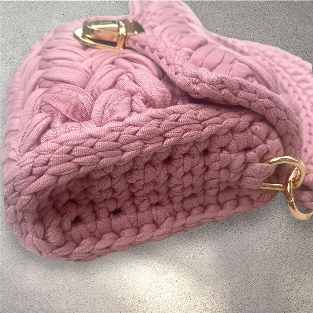 Borsa personalizzata con ciondolo iniziale in fettuccia rosa