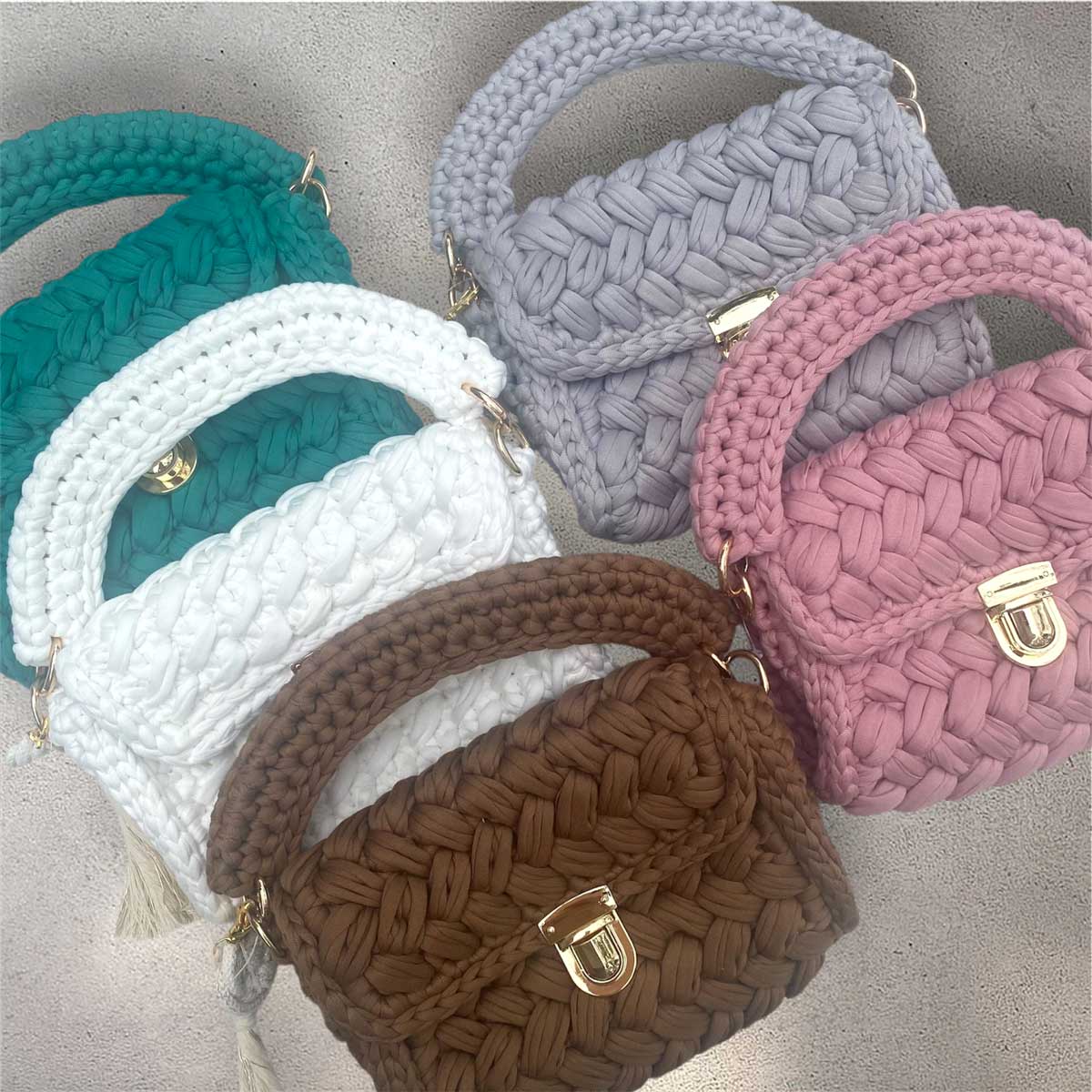 Borsa personalizzata con ciondolo iniziale in fettuccia