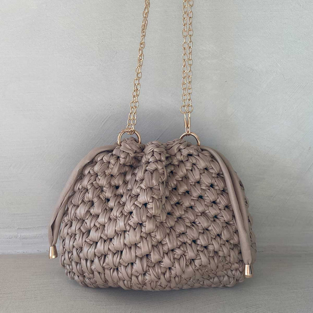 Borsa Secchiello in Ecopelle Beige Pouch Uncinetto Stile Bottega