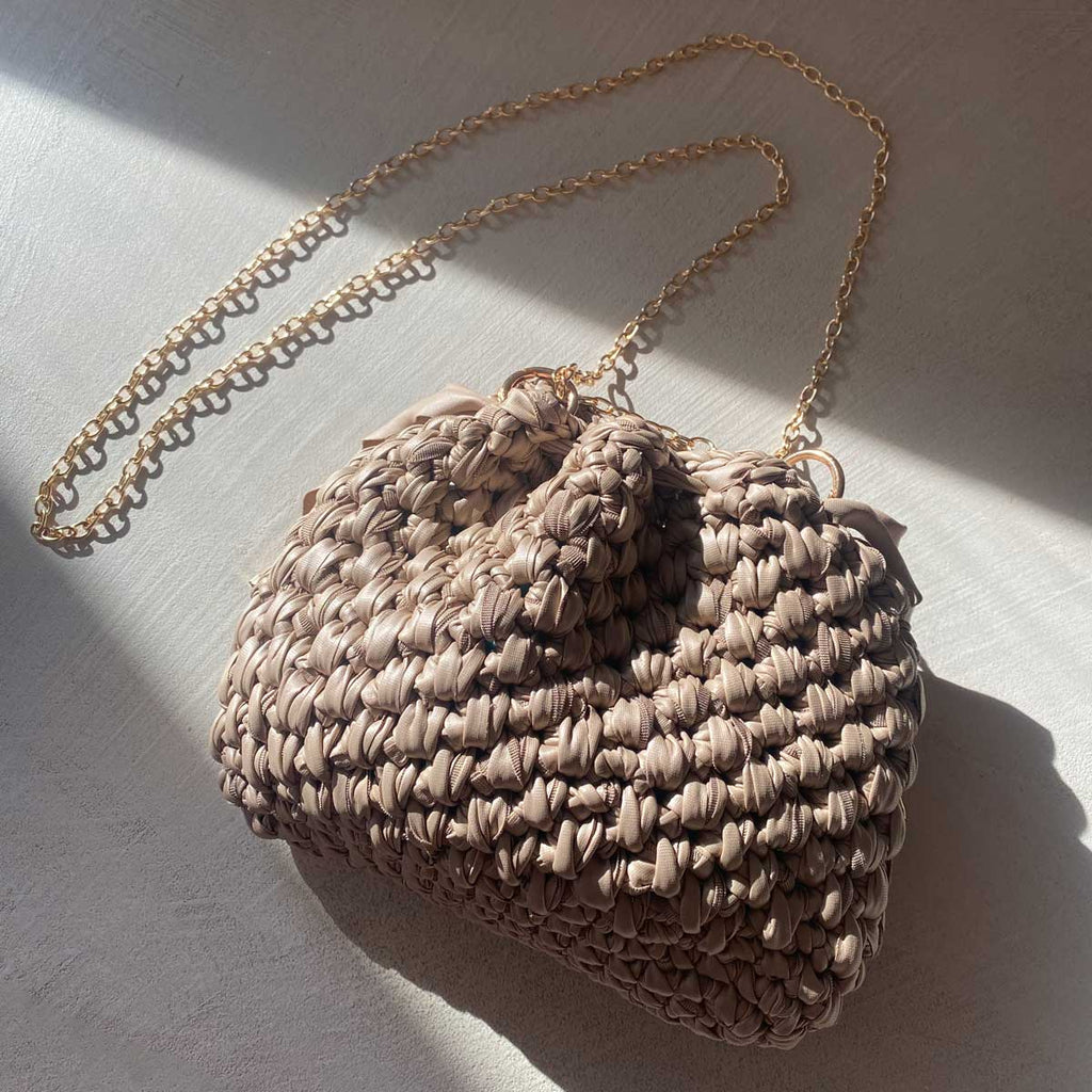 Borsa Secchiello in Ecopelle Beige Pouch Uncinetto Stile Bottega