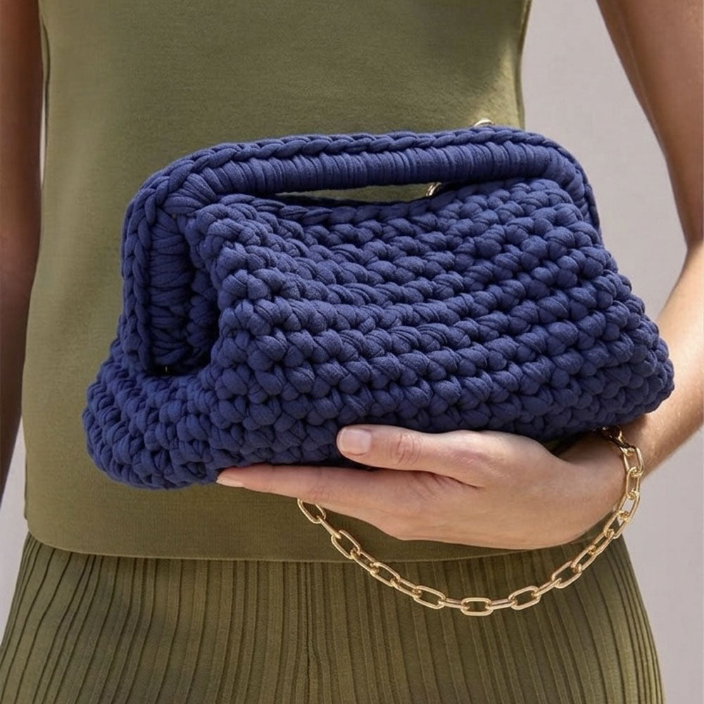 Clutch all'uncinetto in lycra blu