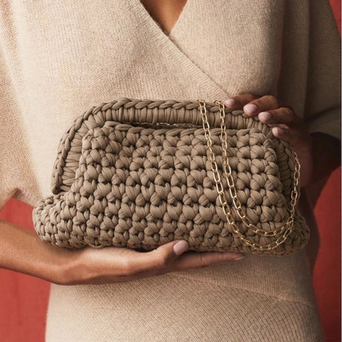 Clutch all'uncinetto in lycra tortora