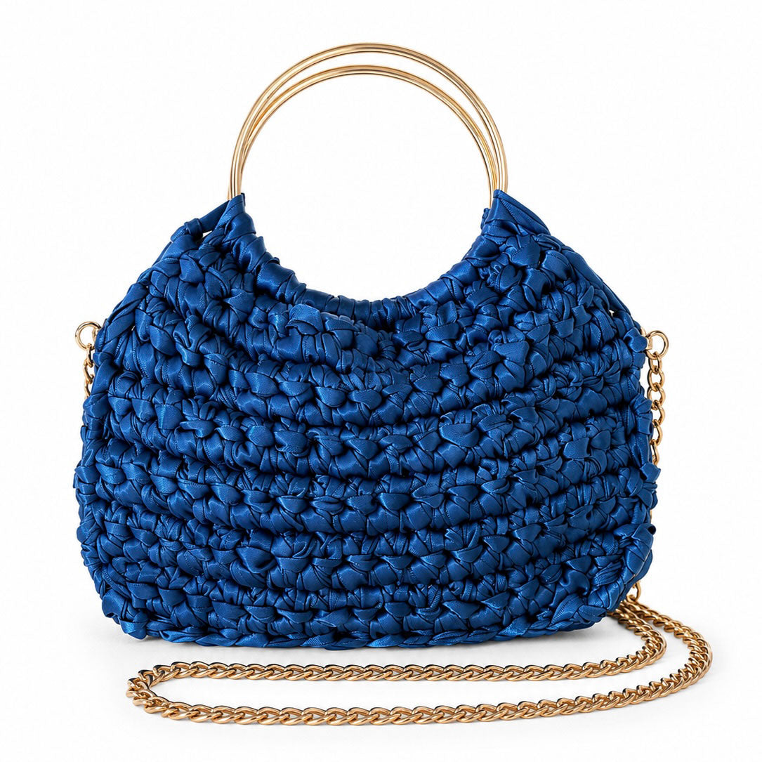 Borsa manici ad anello all'uncinetto in raso blu