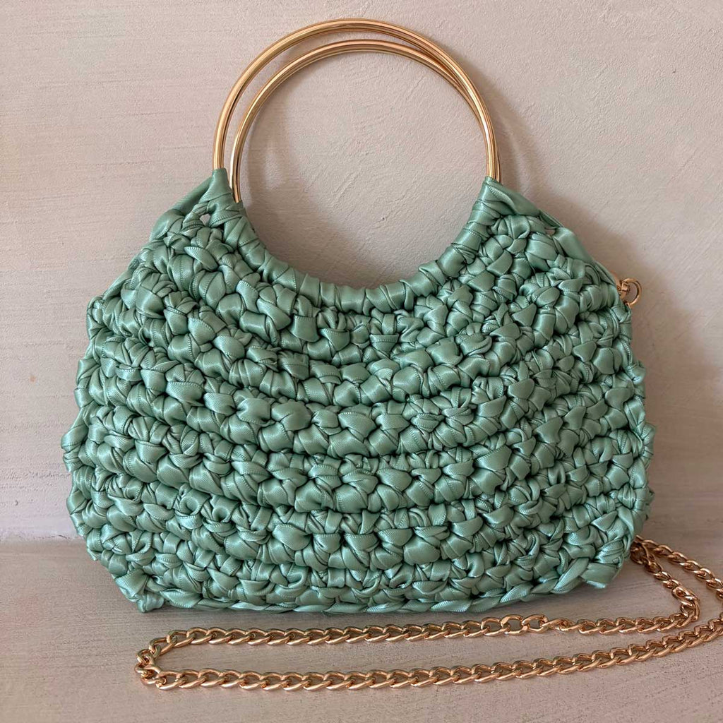 Borsa manici ad anello all'uncinetto in raso verde salvia