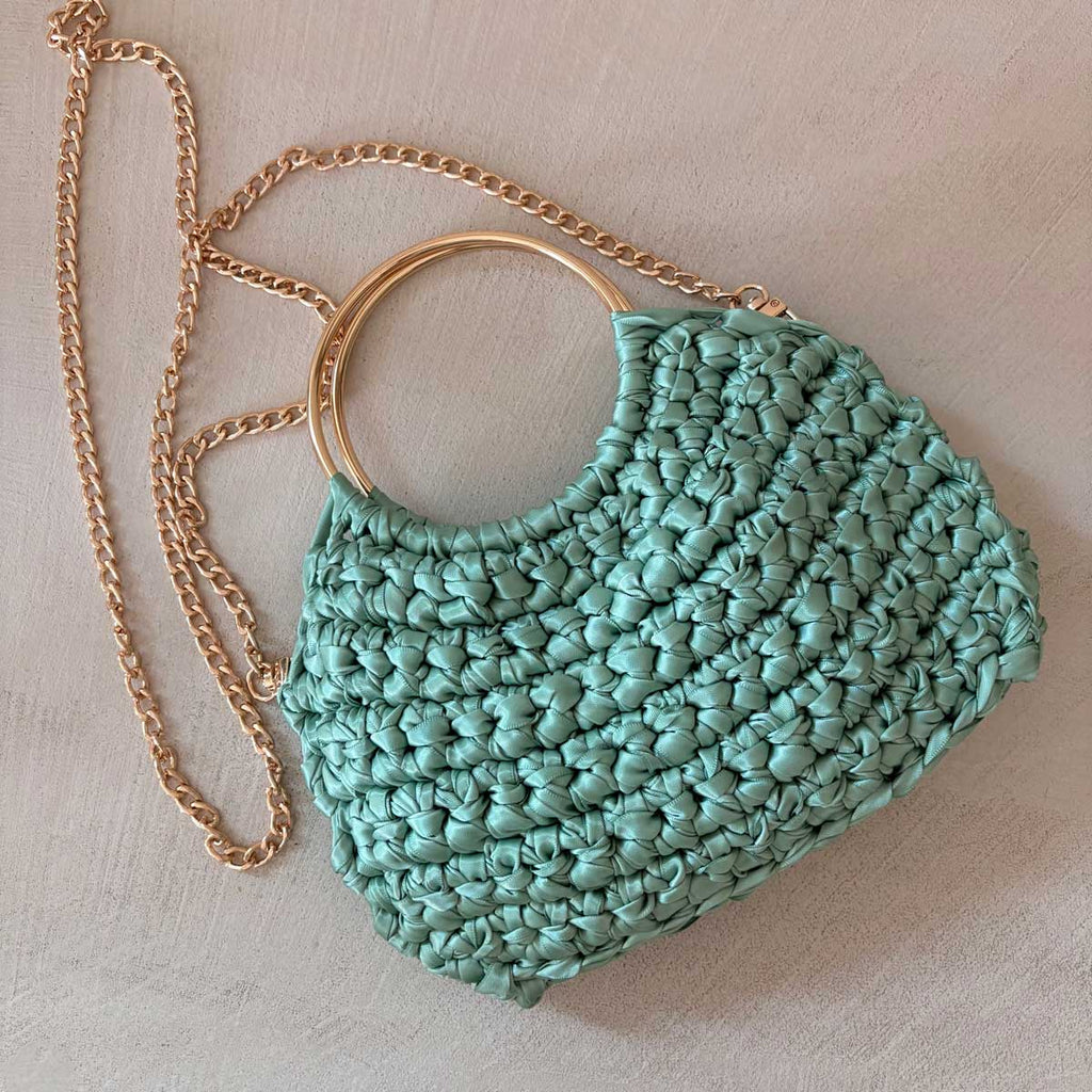 Borsa manici ad anello all'uncinetto in raso verde salvia