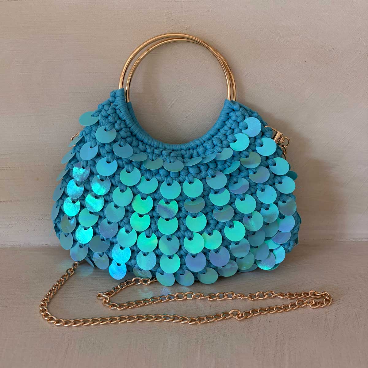 Borsa Uncinetto Crochet Azzurra con Paillettes Olografiche Manici Anello