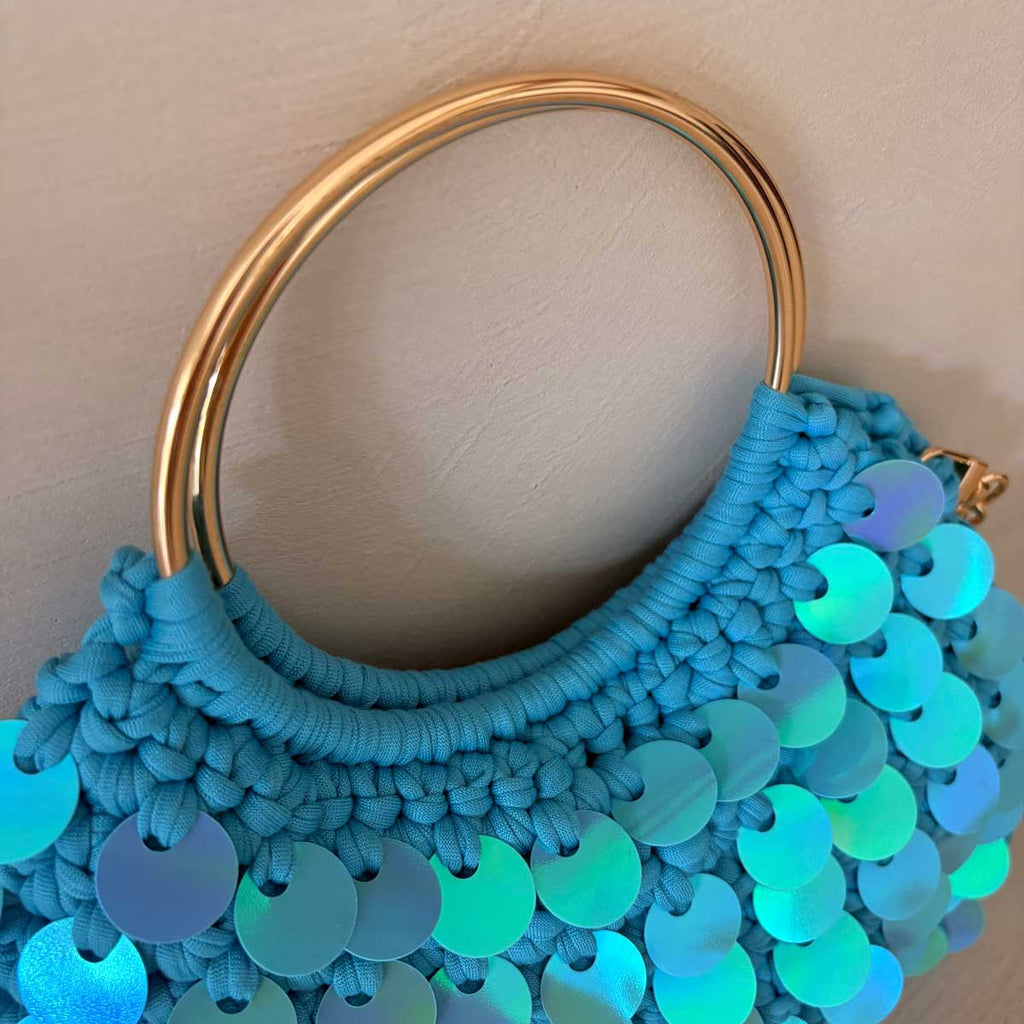 Borsa Uncinetto Crochet Azzurra con Paillettes Olografiche Manici Anello
