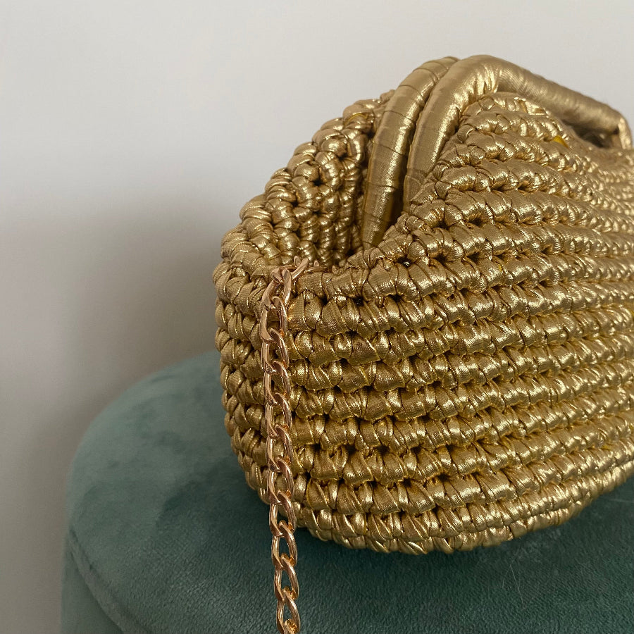 Borsa clutch all’uncinetto effetto pelle metallizzata oro personalizzabile