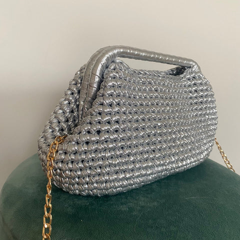 Clutch all'uncinetto metallizzata argento