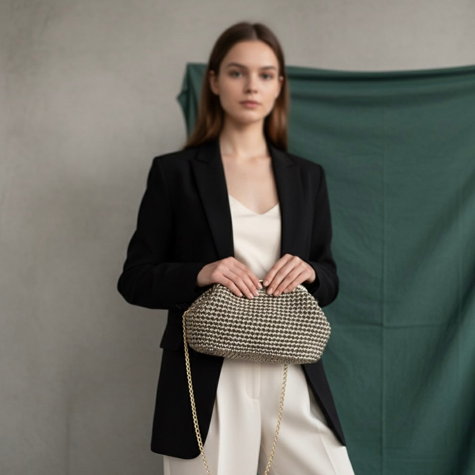 Borsa clutch all’uncinetto in fettuccia metallizzata similpelle argento personalizzabile