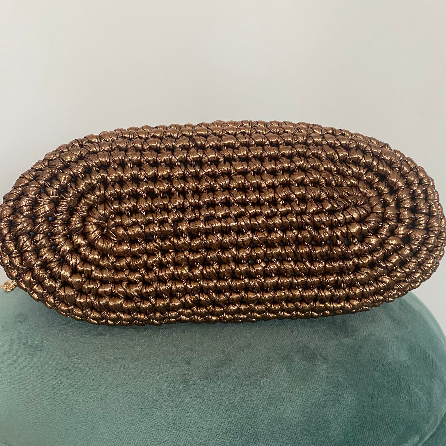 Borsa clutch all’uncinetto in fettuccia metallizzata similpelle bronzo personalizzabile