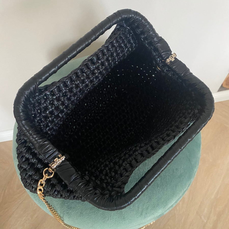 Borsa clutch all’uncinetto in fettuccia metallizzata similpelle nero personalizzabile