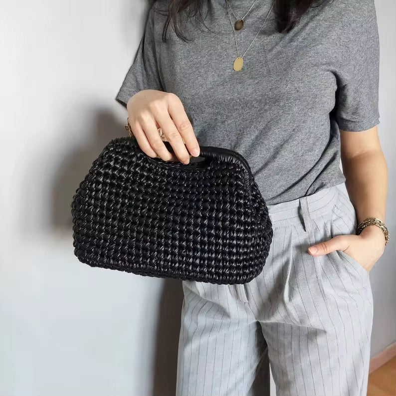 Borsa clutch all’uncinetto in fettuccia metallizzata similpelle nero personalizzabile