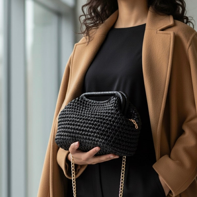 Borsa clutch all’uncinetto in fettuccia metallizzata similpelle nero personalizzabile