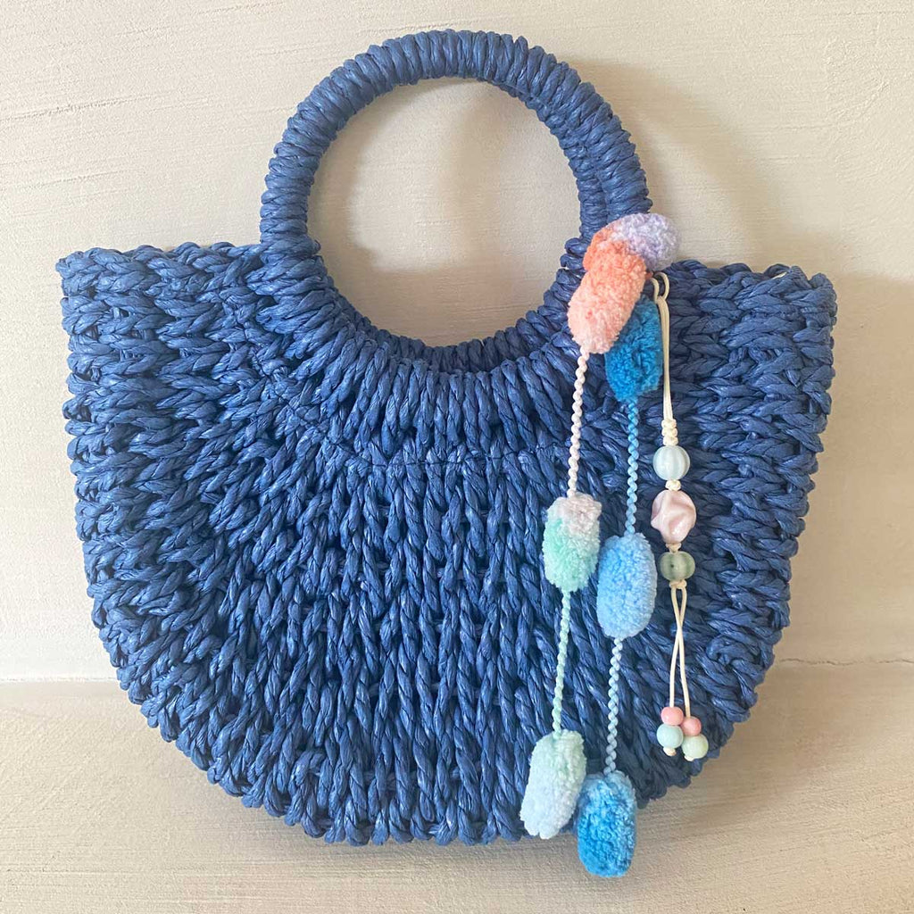 Borsa in paglia blu con iniziale personalizzata