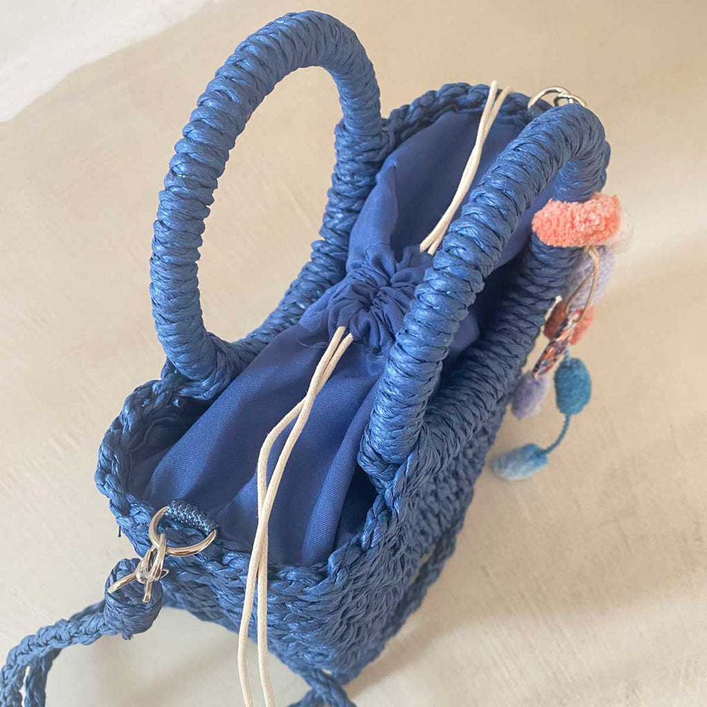 Borsa in paglia blu con iniziale personalizzata