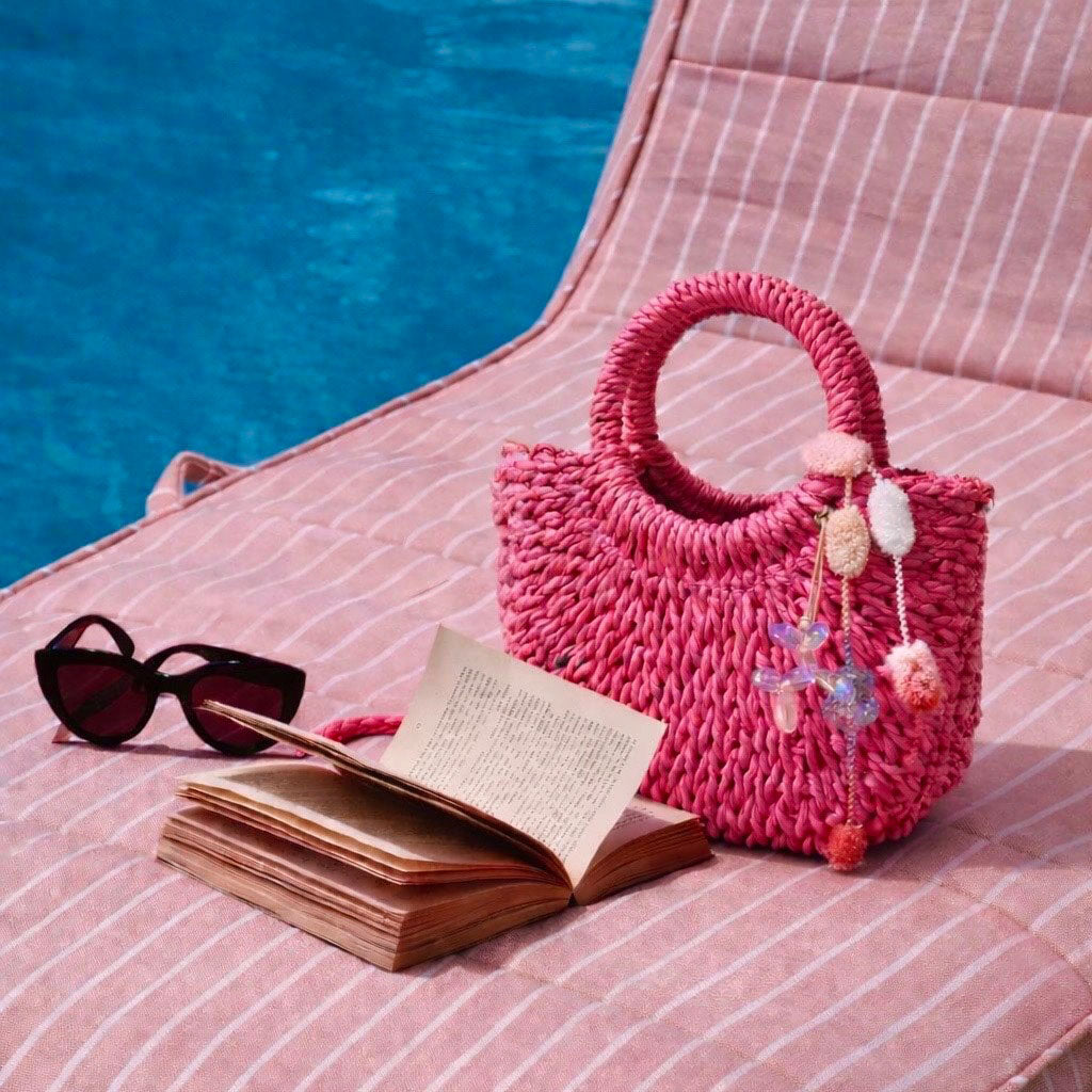 Borsa in paglia fucsia con iniziale personalizzata