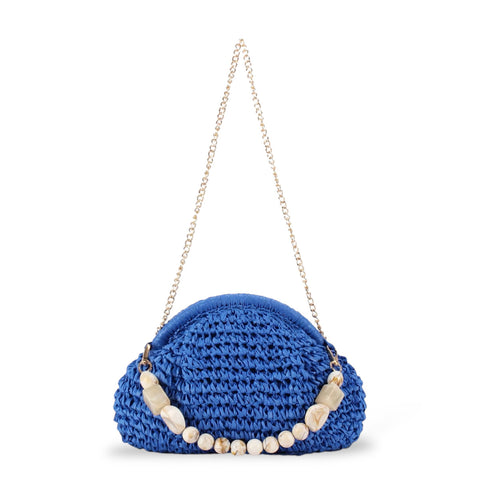Clutch in rafia all’uncinetto blu con manico in pietra naturale
