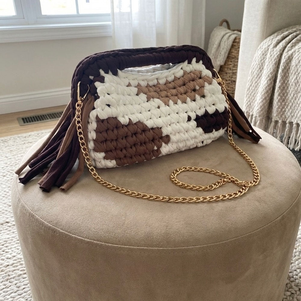 Borsa clutch all'uncinetto fantasia muccata cow print