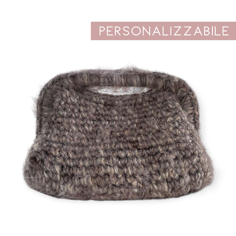 Clutch all'uncinetto in lana fluffy grigia
