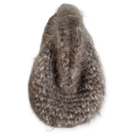 Clutch all'uncinetto in lana fluffy grigia