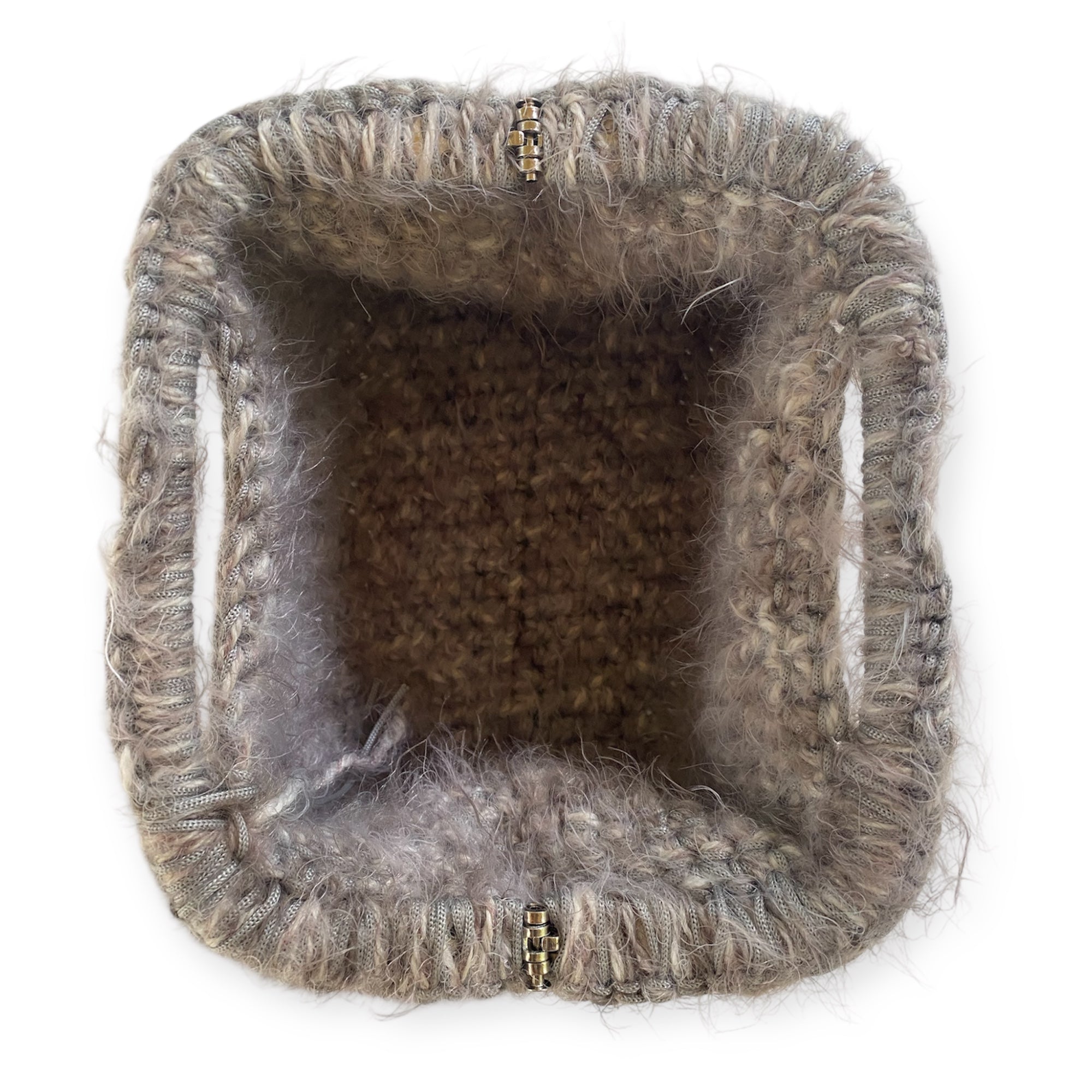Clutch all'uncinetto in lana fluffy grigia
