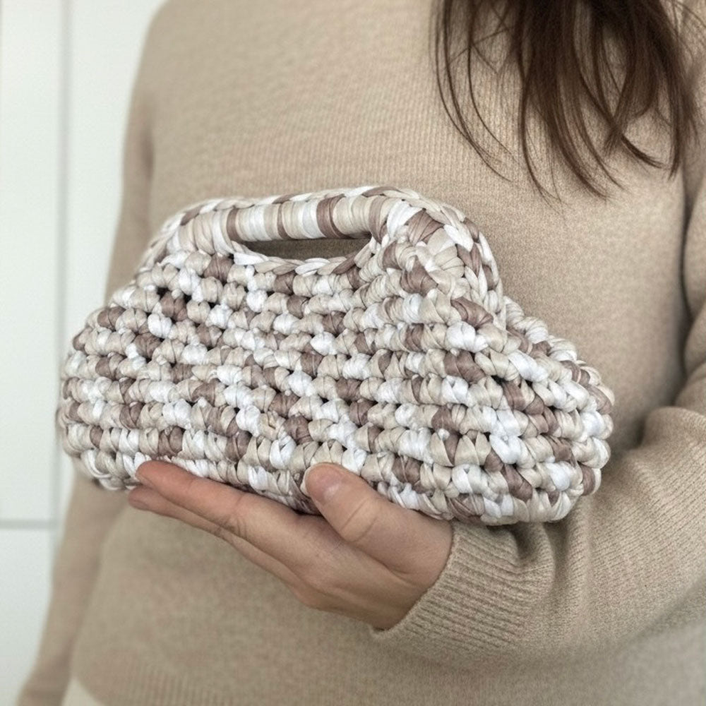 Borsa clutch all'uncinetto sfumata panna tortora