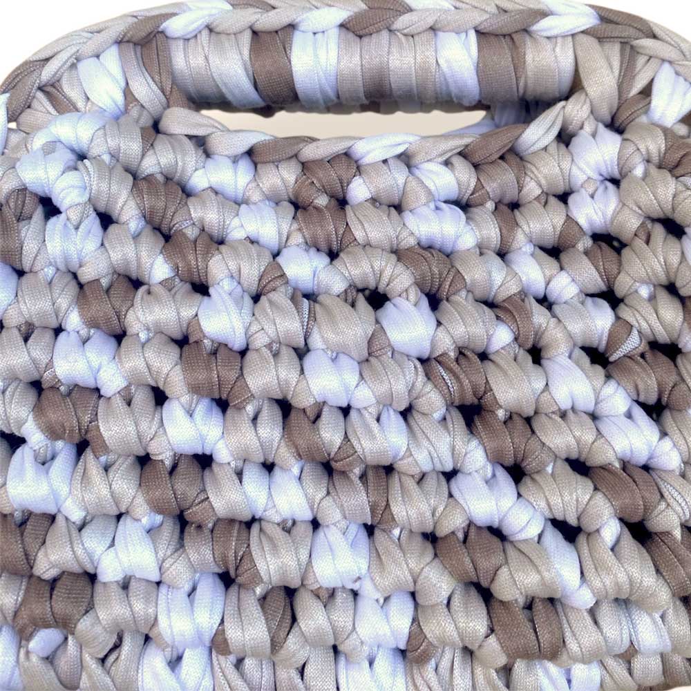 Borsa clutch all'uncinetto sfumata panna tortora