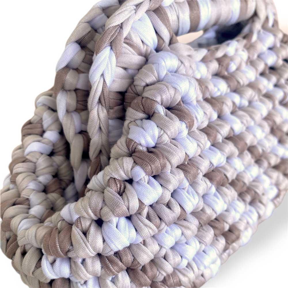 Borsa clutch all'uncinetto sfumata panna tortora