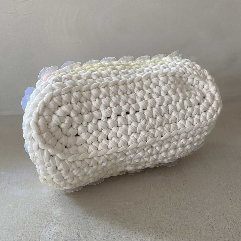 Borsa clutch all'uncinetto bianca con paillettes