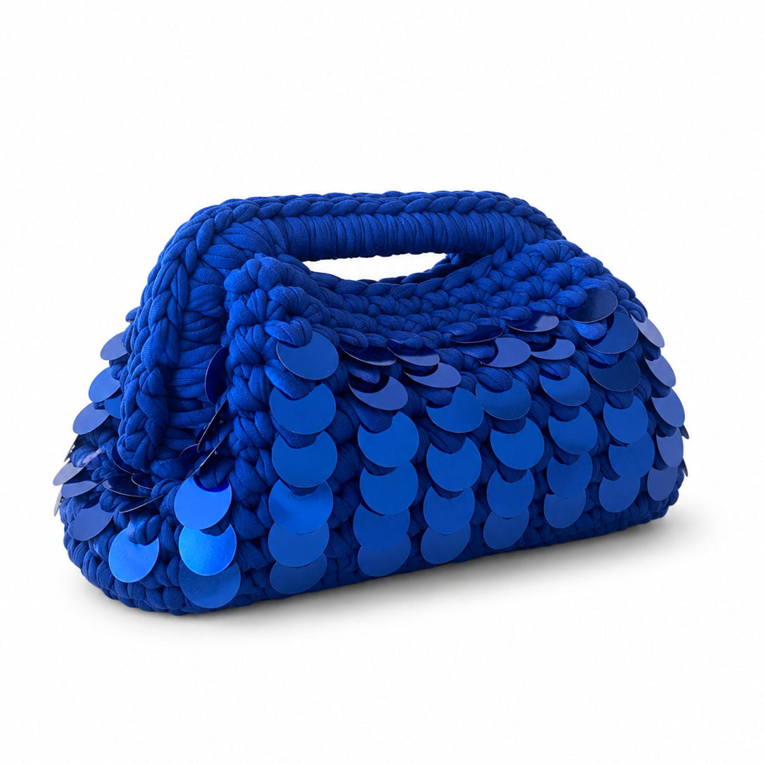 Clutch bag all'uncinetto blu con paillettes