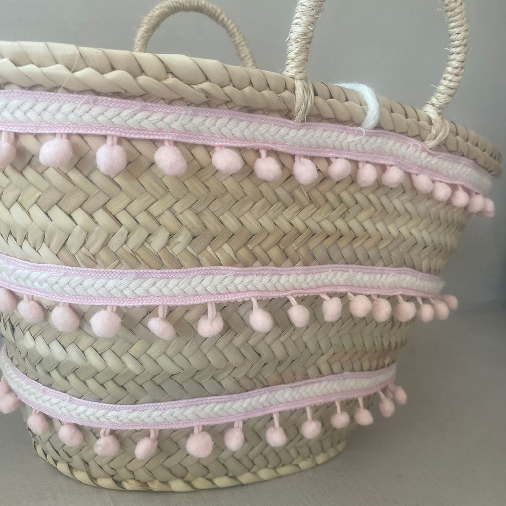 Coffa siciliana decorata borsa in paglia personalizzata con iniziale e pon pom rosa