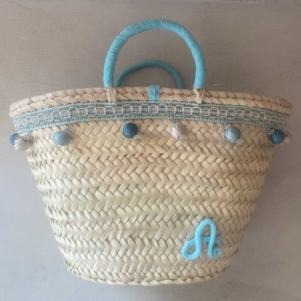 Coffa siciliana decorata borsa in paglia personalizzata con iniziale e pon pom turchesi