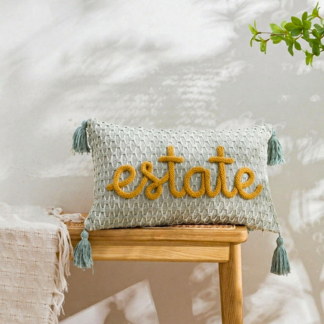 Cuscino con nappe verde menta con nome o scritta personalizzata ricamata