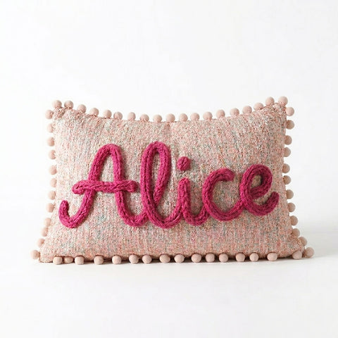 Cuscino rosa con pon pom con nome o scritta personalizzata ricamata