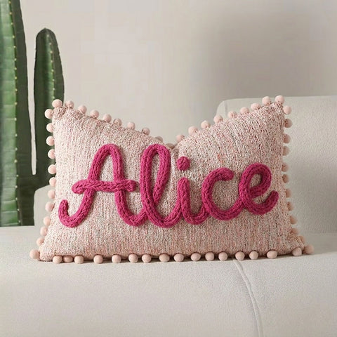 Cuscino Rosa con Scritta Personalizzata e Pon Pom
