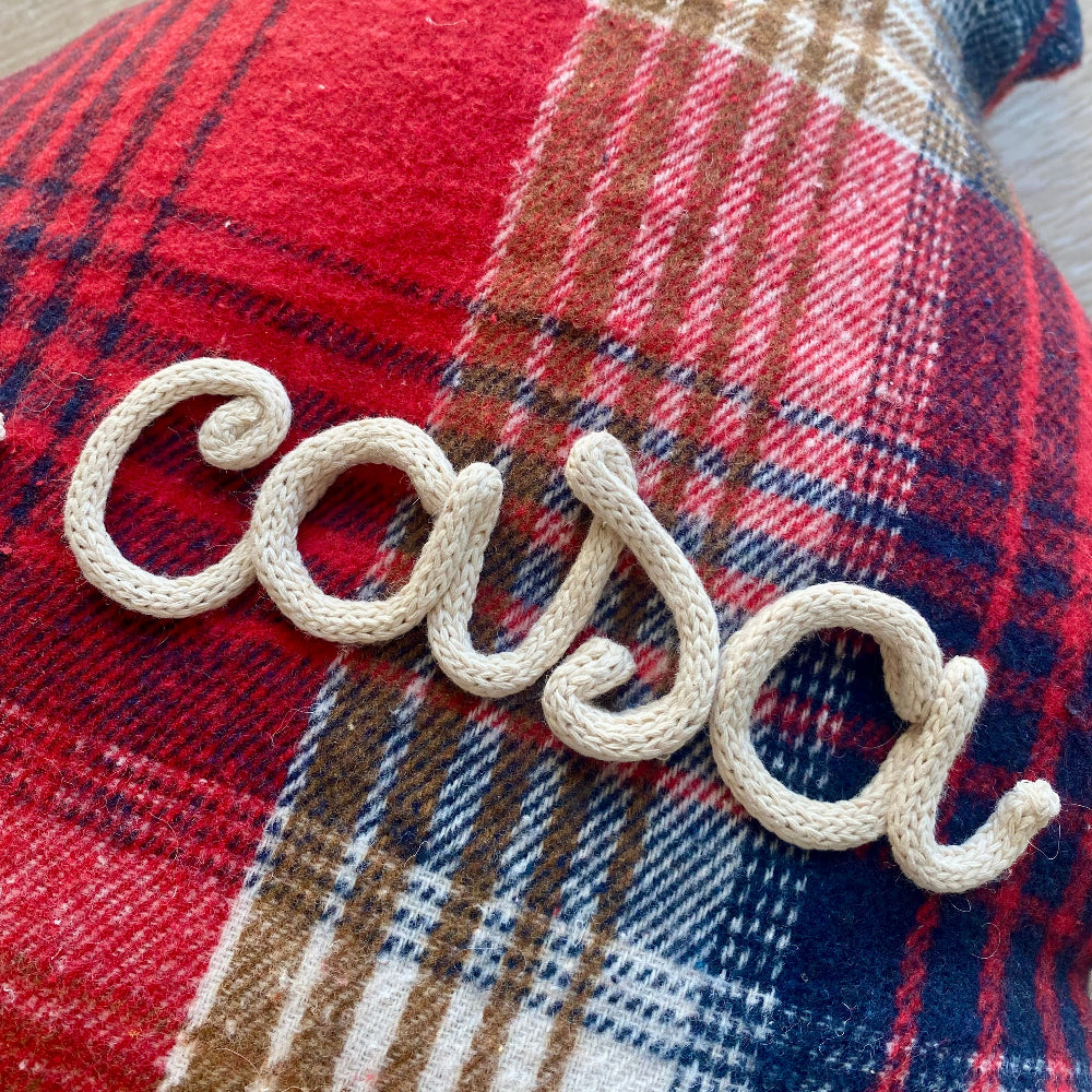 Cuscino a forma di Albero di Natale in tessuto tartan con scritta personalizzabile