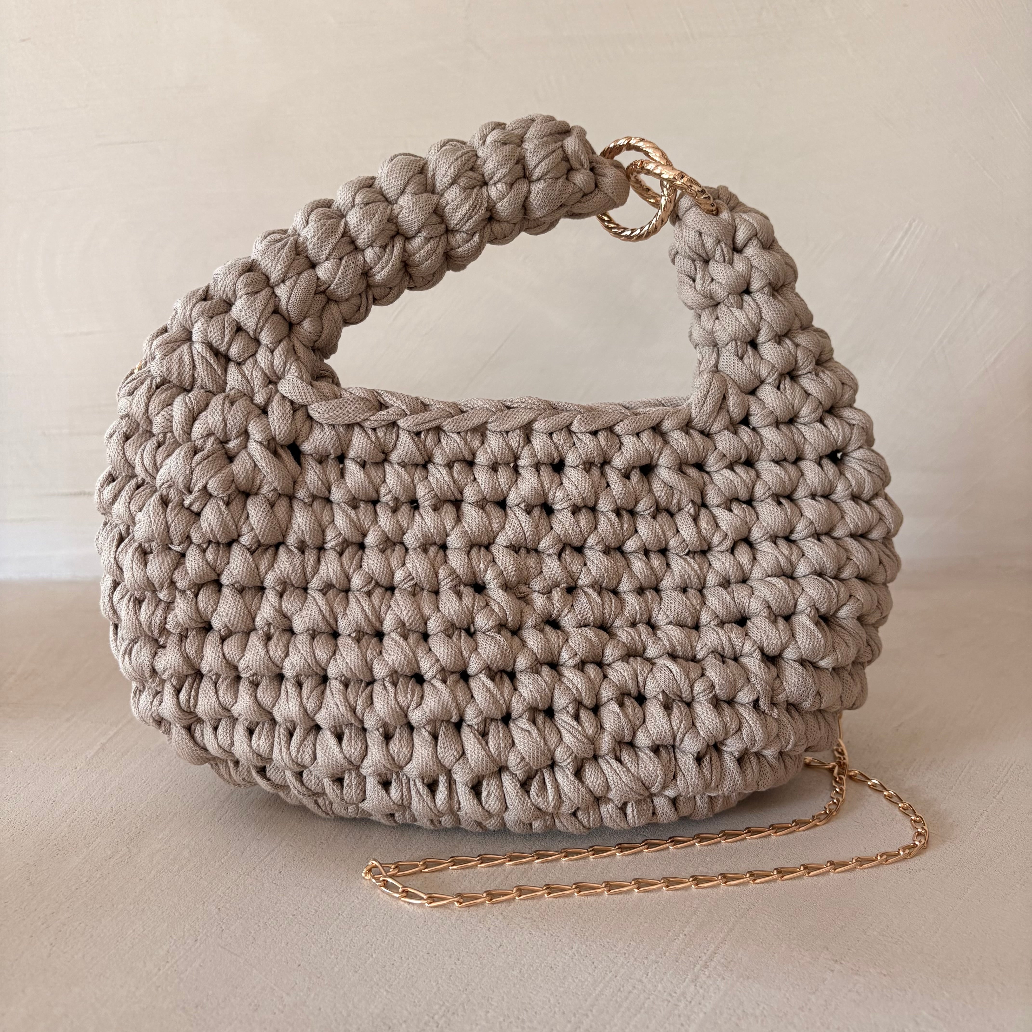 Hobo bag all'uncinetto beige