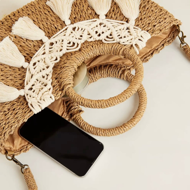 Borsa in paglia con decorazione in macramè