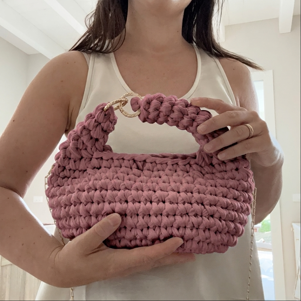 Hobo bag all'uncinetto malva