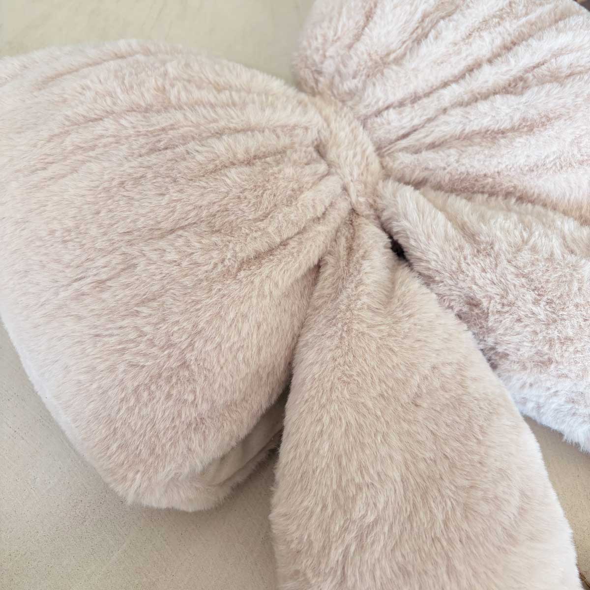 fiocco natalizio personalizzato in peluche con scritta in tricottino e stelle in legno con nomi