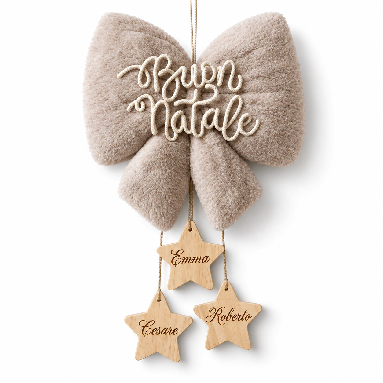 fiocco natalizio personalizzato in peluche con scritta in tricottino e stelle in legno con nomi