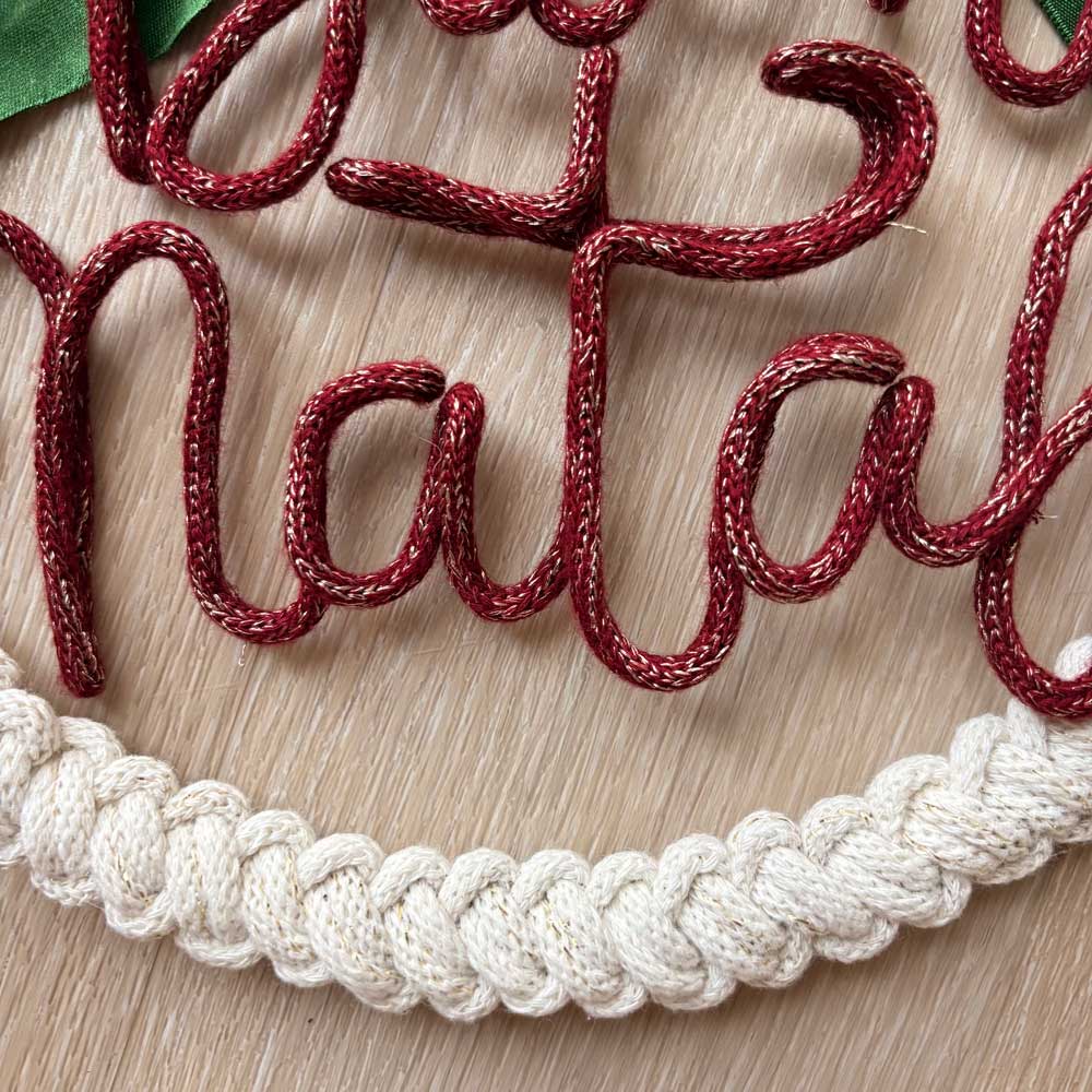 Ghirlanda macramè in cotone intrecciato con scritta personalizzata