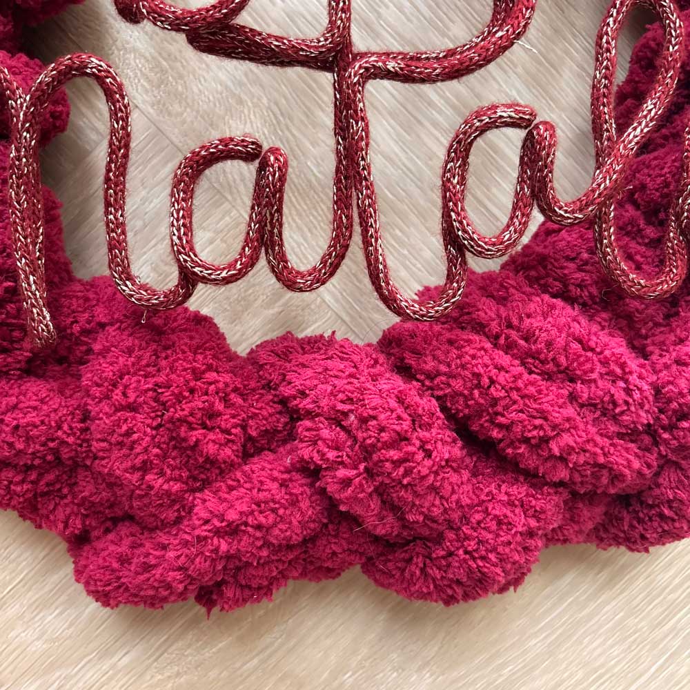 Ghirlanda natalizia in ciniglia panna o bordeaux con scritta personalizzata